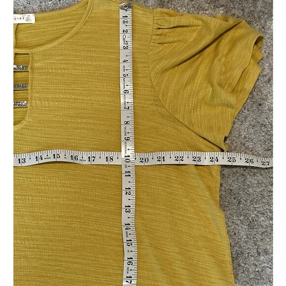 Retrology Women Plus Size 2X Jeweled Boat U Neck Detail Short Flouncy Sleeve Top - Picture 4 of 9